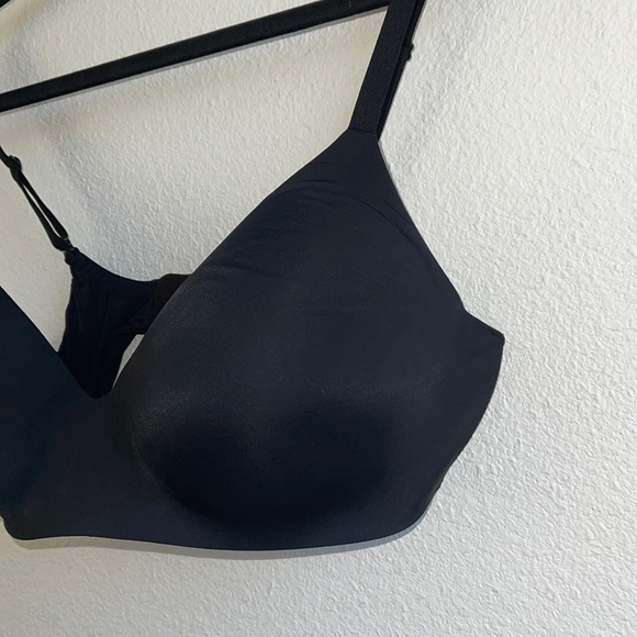 Victoria’s Secret Black t-shirt lightly lined wireless bra - Picture 3 of 11